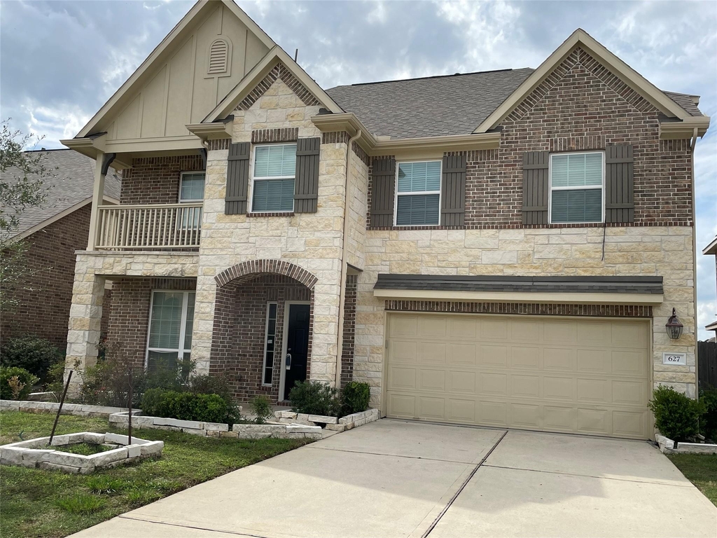 627 Oak Circle Drive E - Photo 1