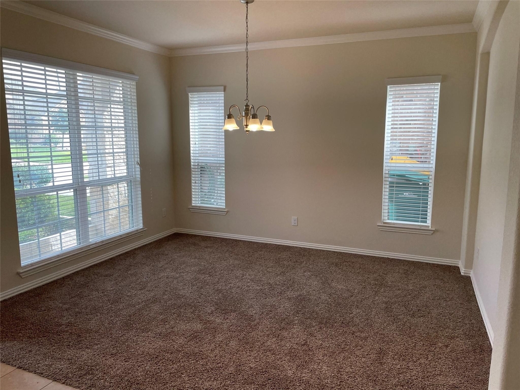 627 Oak Circle Drive E - Photo 9