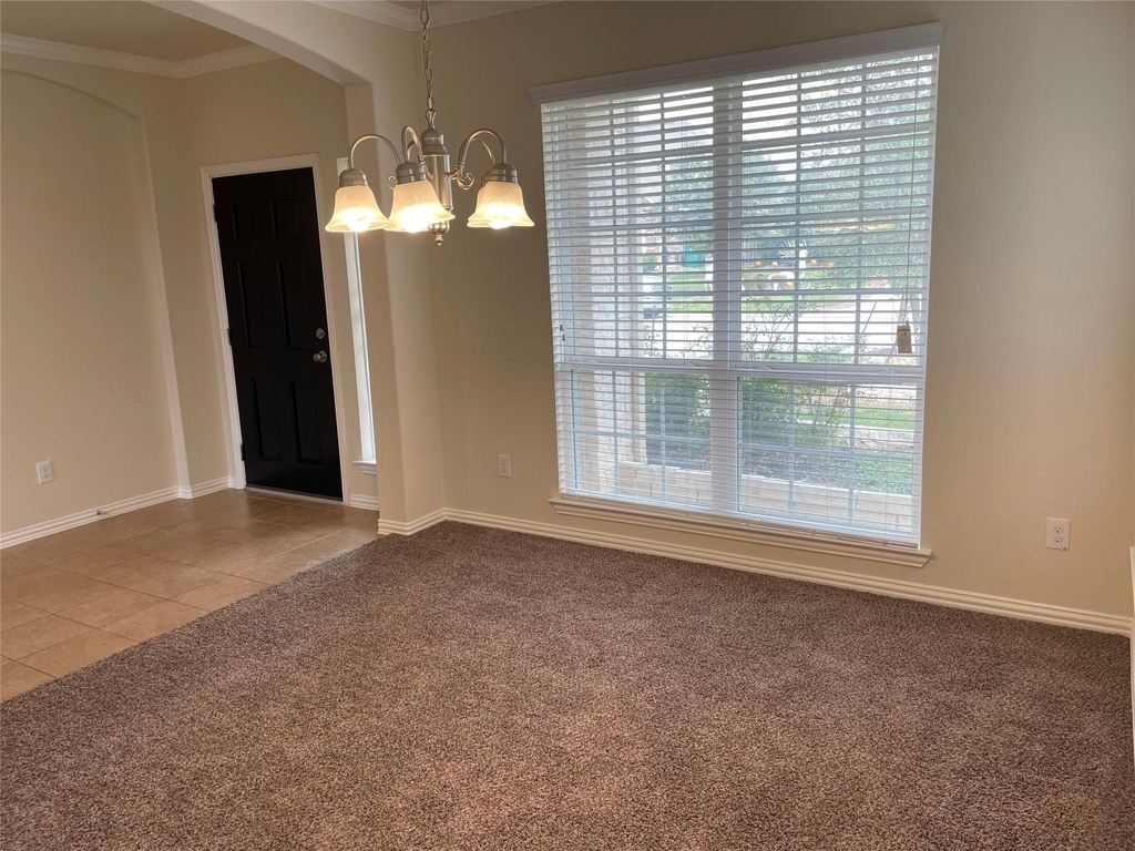 627 Oak Circle Drive E - Photo 10