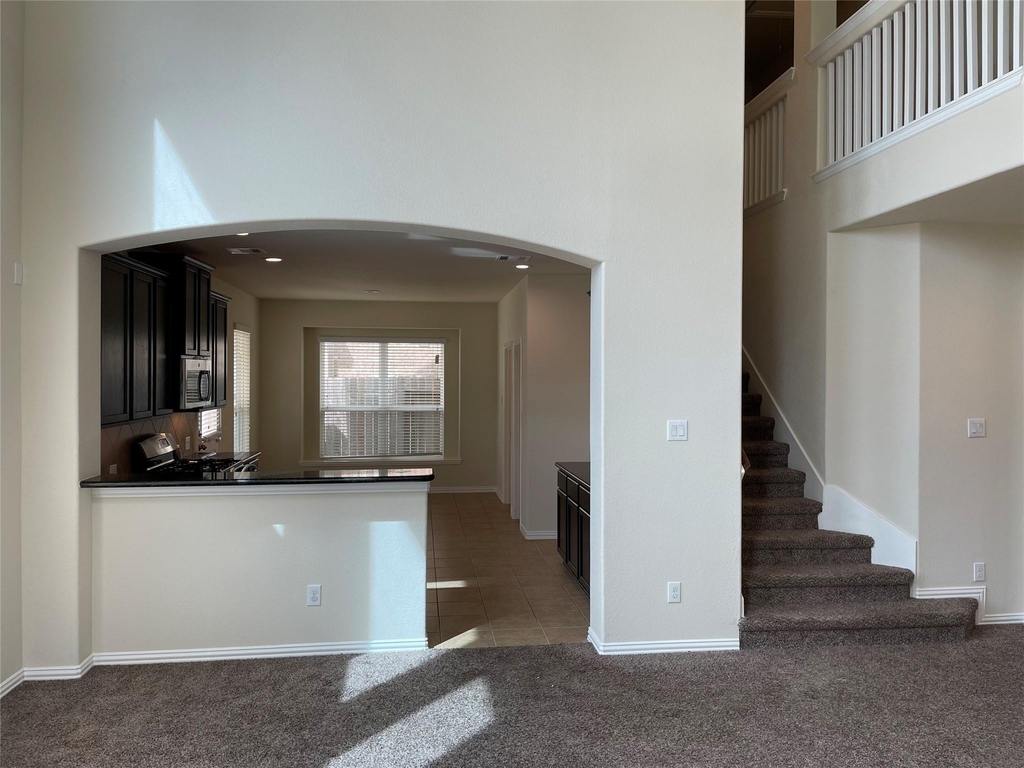 627 Oak Circle Drive E - Photo 7