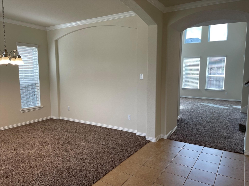 627 Oak Circle Drive E - Photo 11