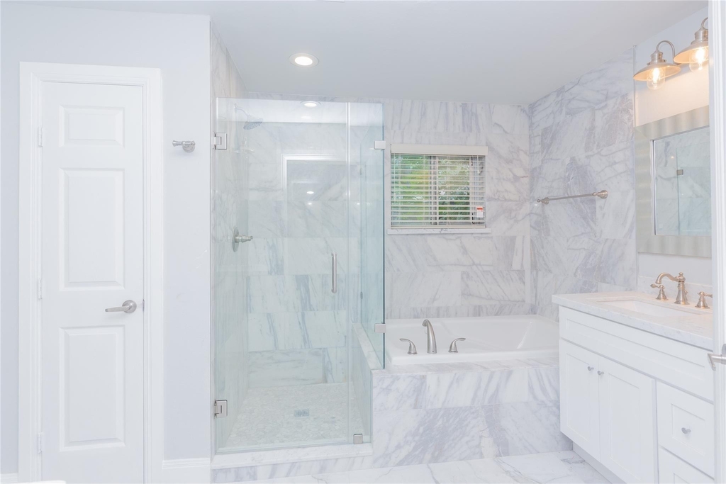 5226 Loch Lomond Drive - Photo 9