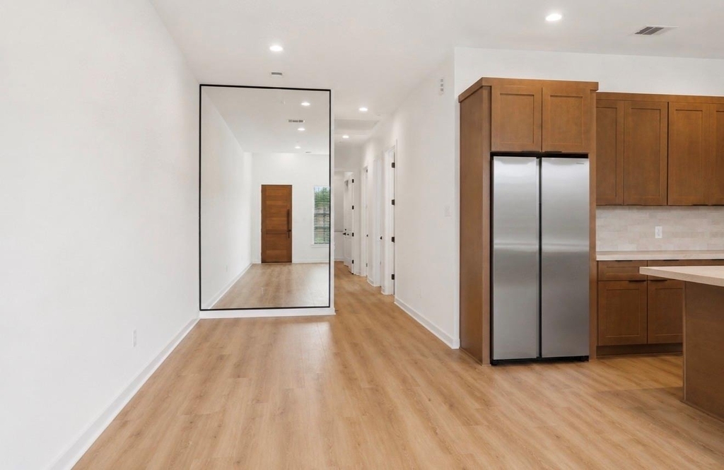 8203 Calhoun Road - Photo 10