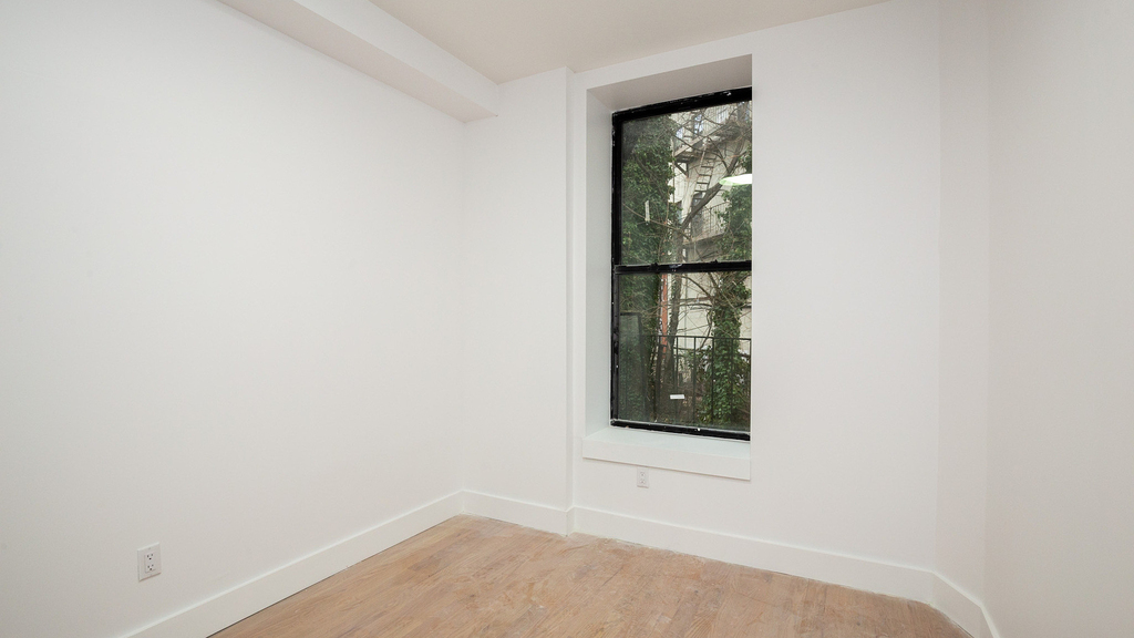 1027 Putnam Ave - Photo 4
