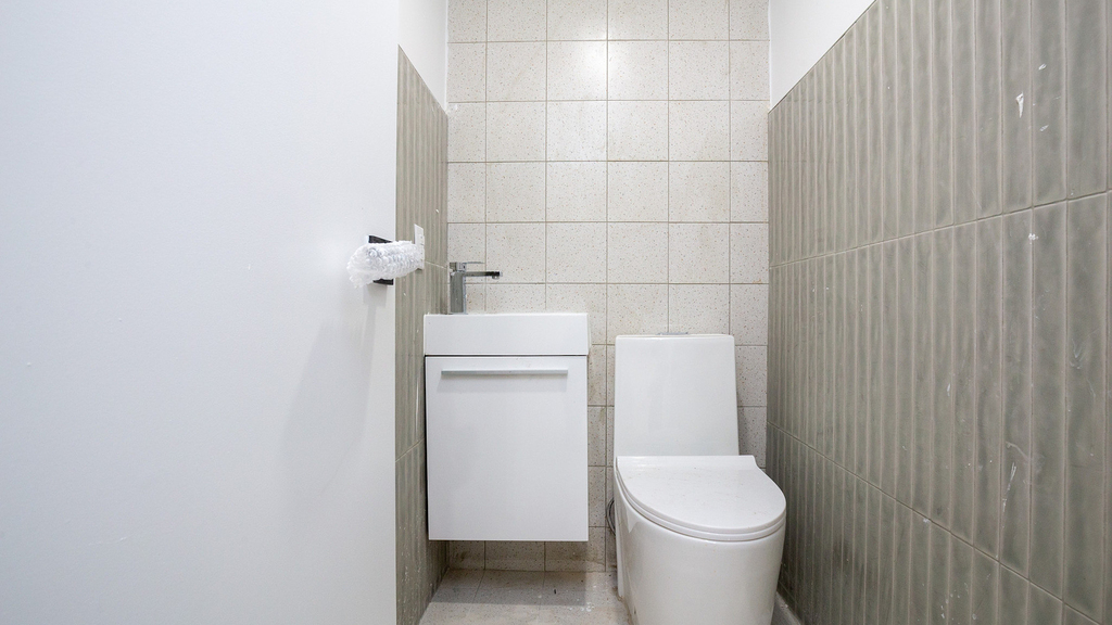 1027 Putnam Ave - Photo 5
