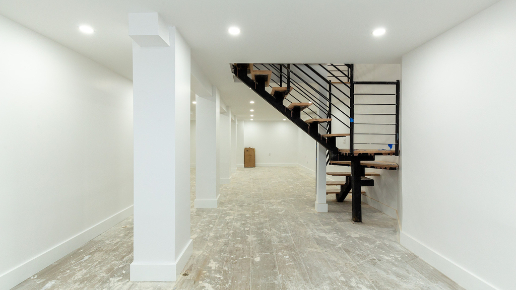 1027 Putnam Ave - Photo 6