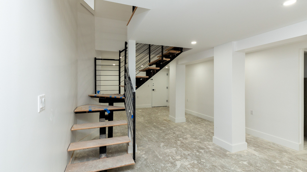 1027 Putnam Ave - Photo 12