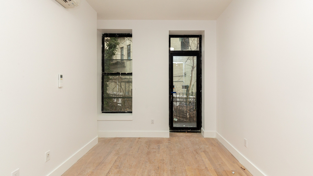 1027 Putnam Ave - Photo 9