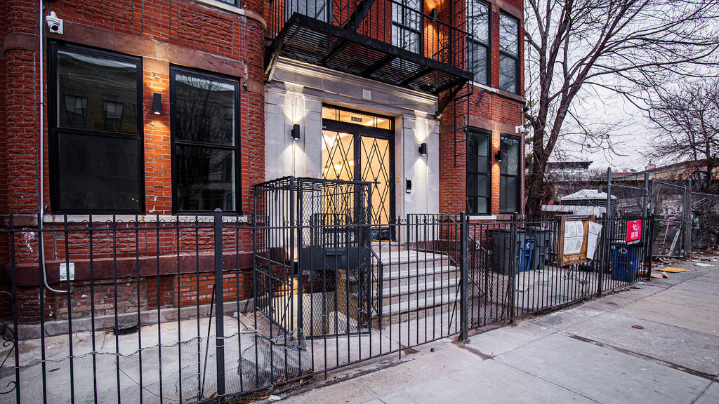 1027 Putnam Ave - Photo 13