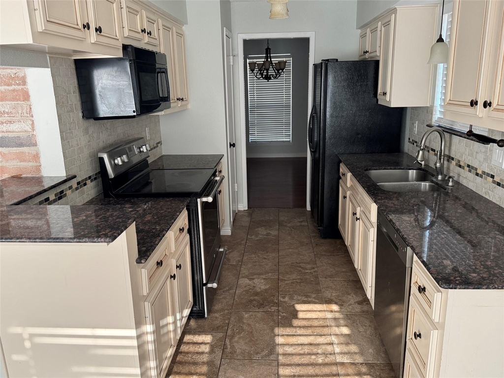 18515 Sweetmeadow Drive - Photo 2
