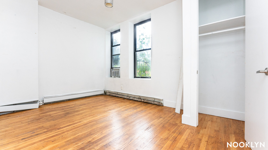 1044 Putnam Ave - Photo 16