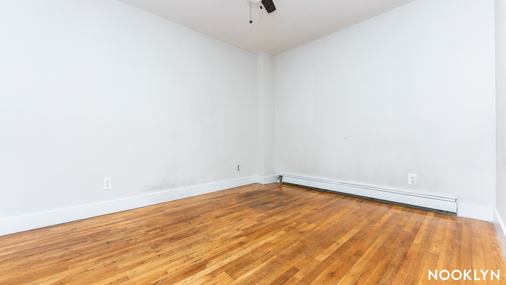 1044 Putnam Ave - Photo 14