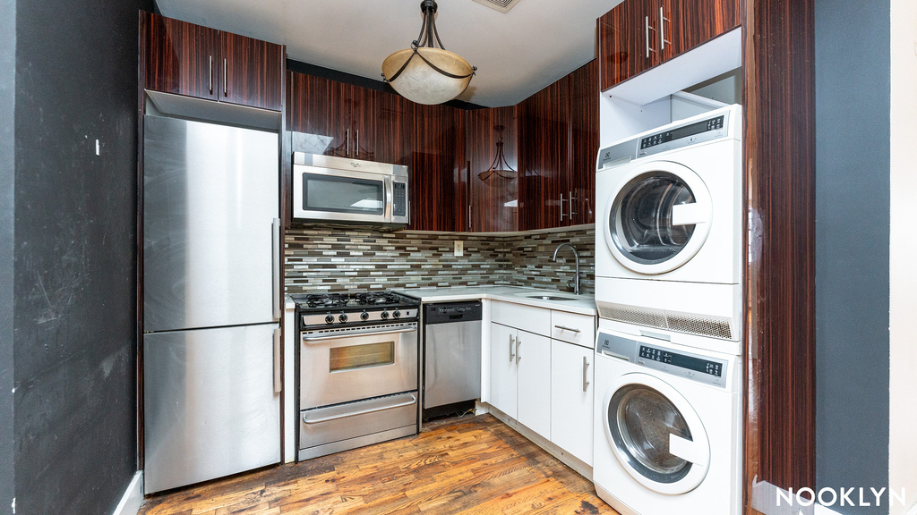 1044 Putnam Ave - Photo 5