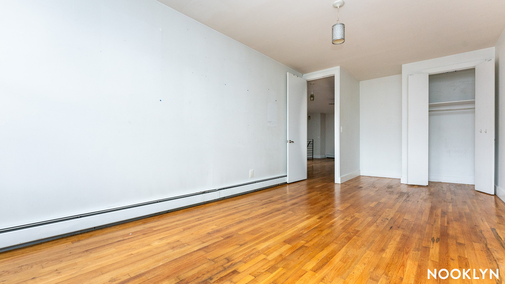 1044 Putnam Ave - Photo 9