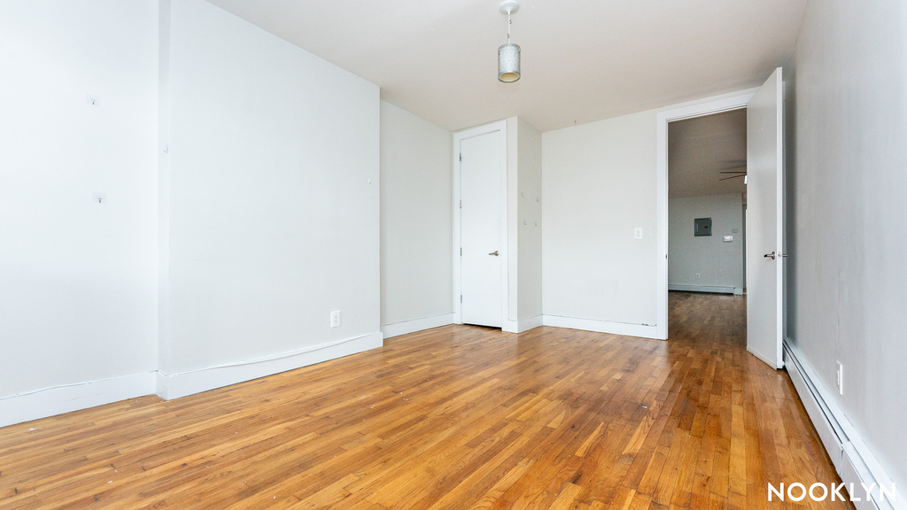 1044 Putnam Ave - Photo 12