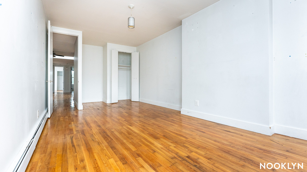 1044 Putnam Ave - Photo 8