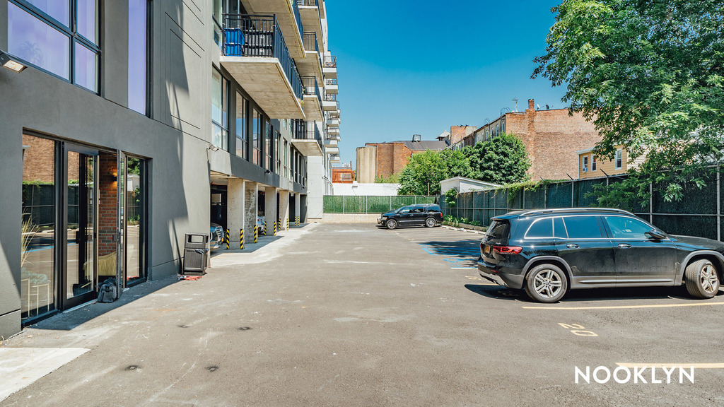 824 Lexington Ave - Photo 2