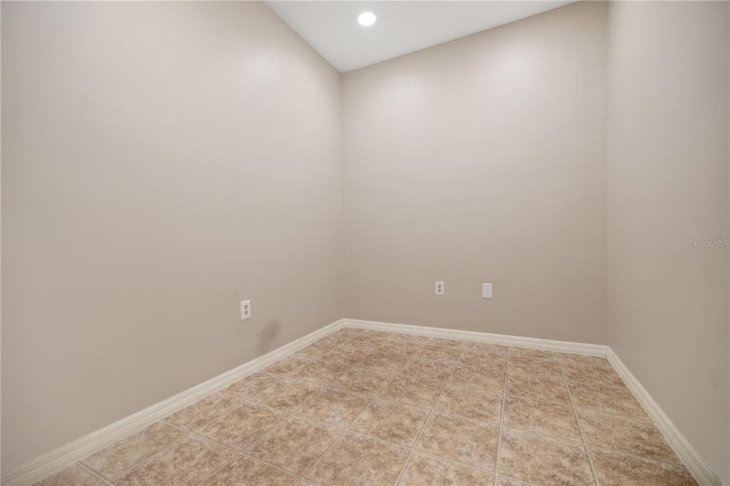 609 E Orange Street - Photo 10