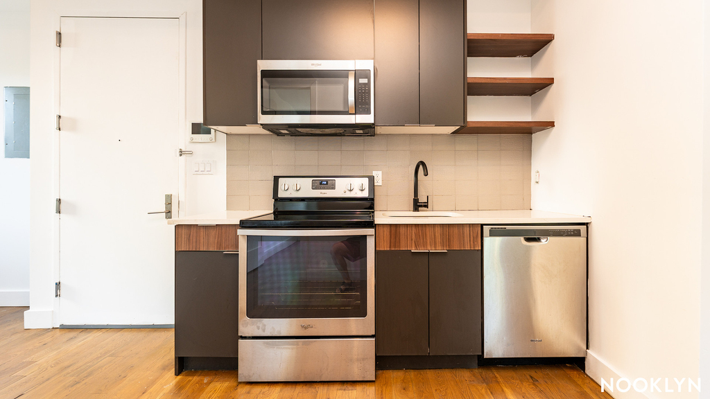 238 Pulaski St - Photo 4