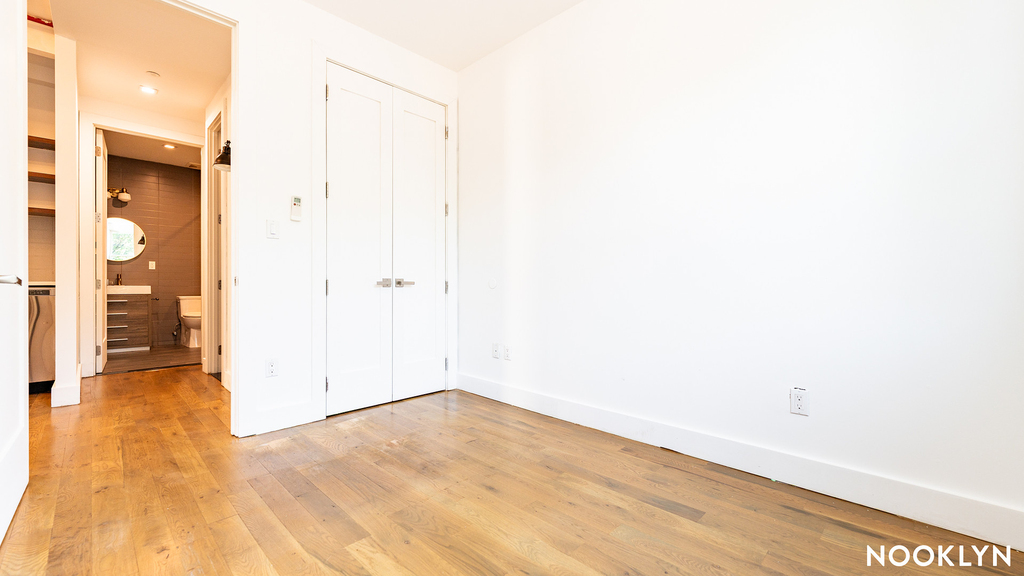 238 Pulaski St - Photo 11