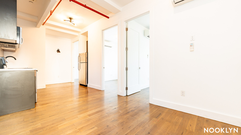 238 Pulaski St - Photo 3