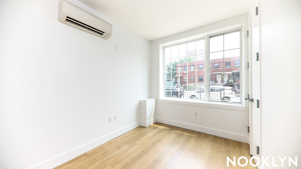 829 Willoughby Ave - Photo 12