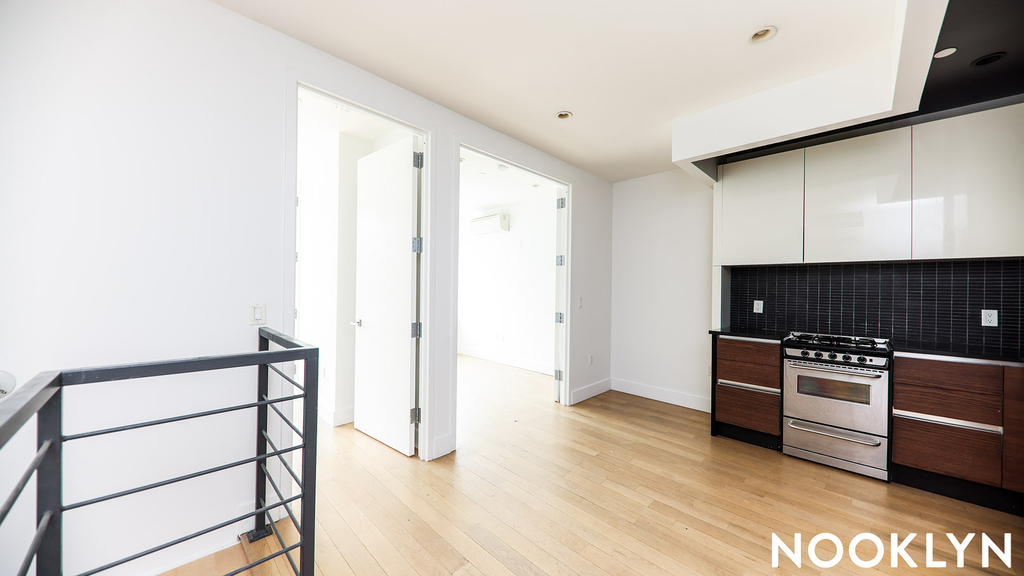 829 Willoughby Ave - Photo 4