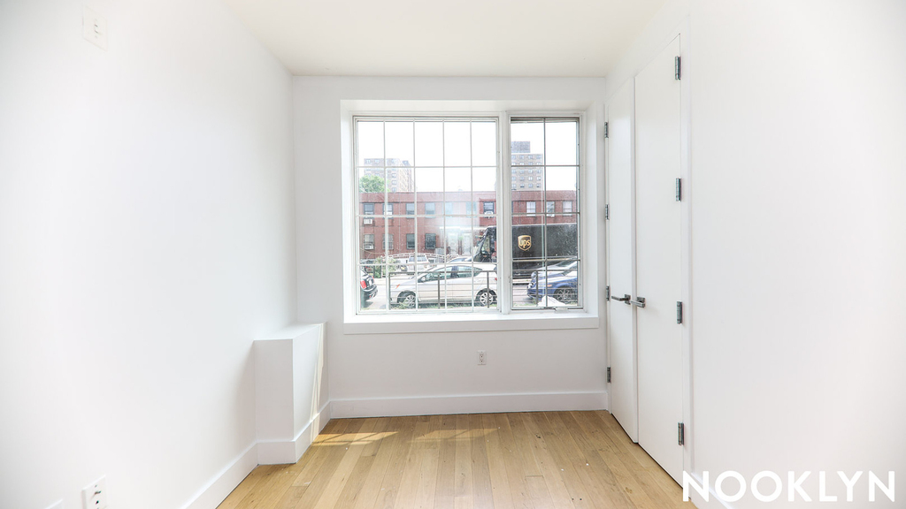829 Willoughby Ave - Photo 13