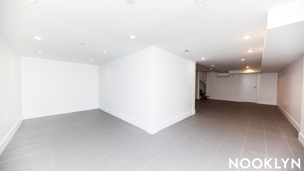 829 Willoughby Ave - Photo 18