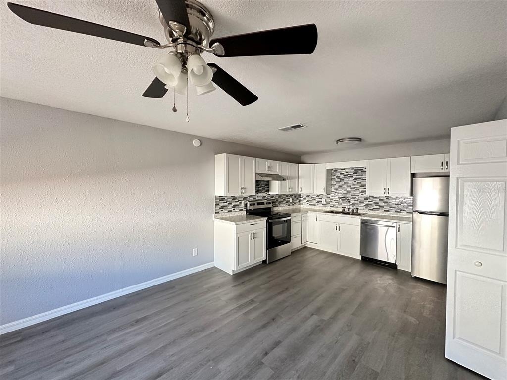 3761 Ne 40th Place - Photo 1