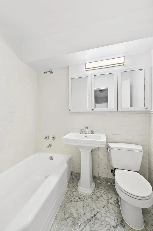 420 East 79th Street - Photo 4