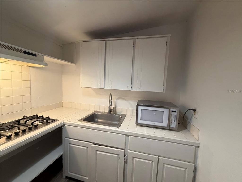410 W Howry Avenue - Photo 4
