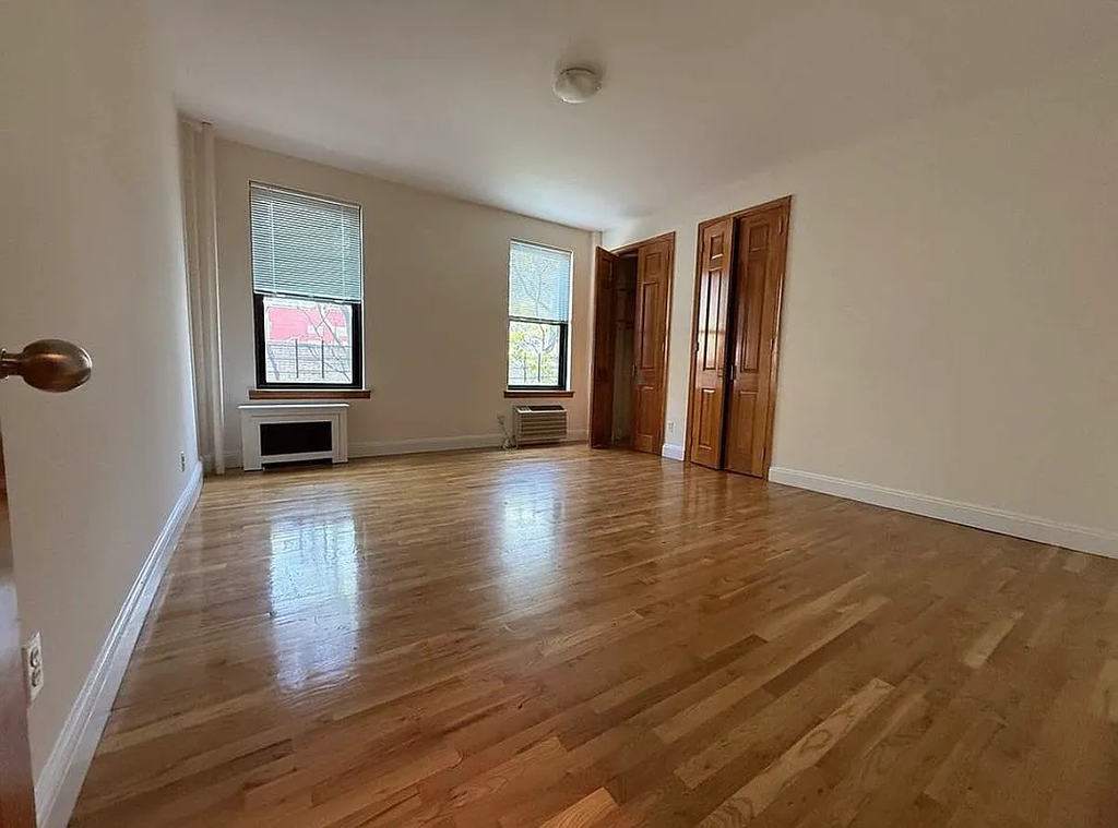 200 Riverside Drive - Photo 3