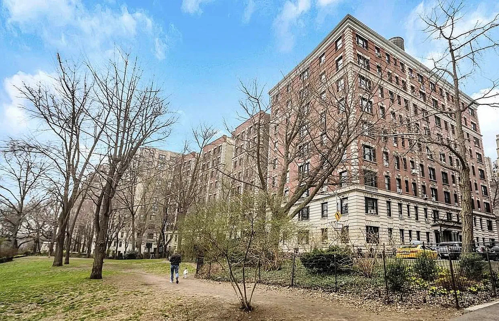 200 Riverside Drive - Photo 10