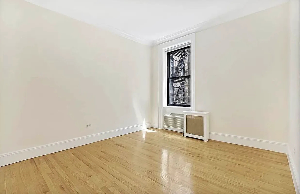 200 Riverside Drive - Photo 4