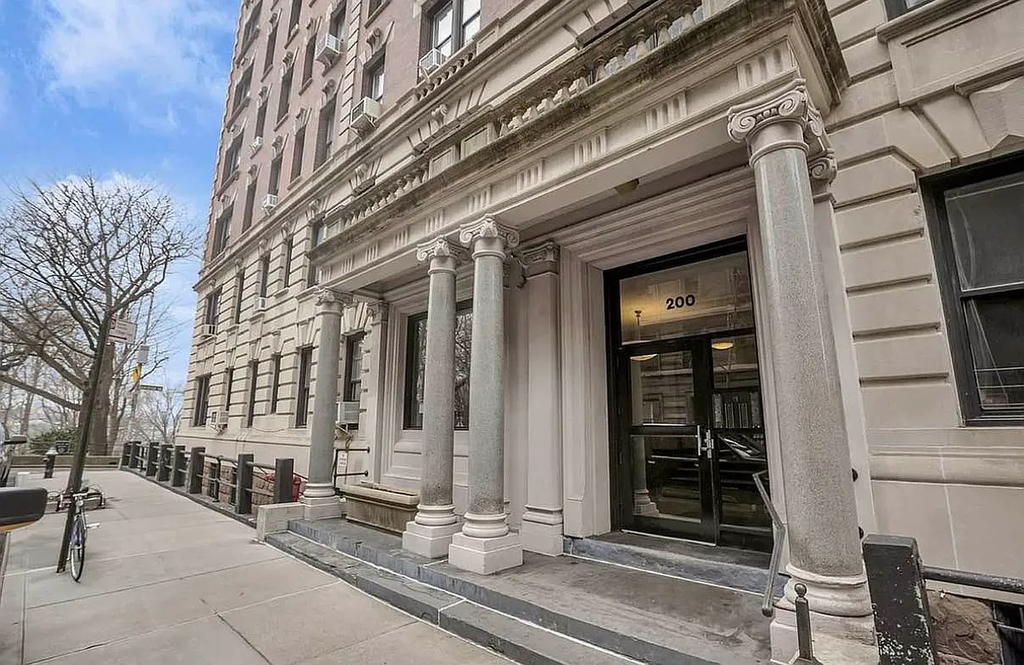 200 Riverside Drive - Photo 9