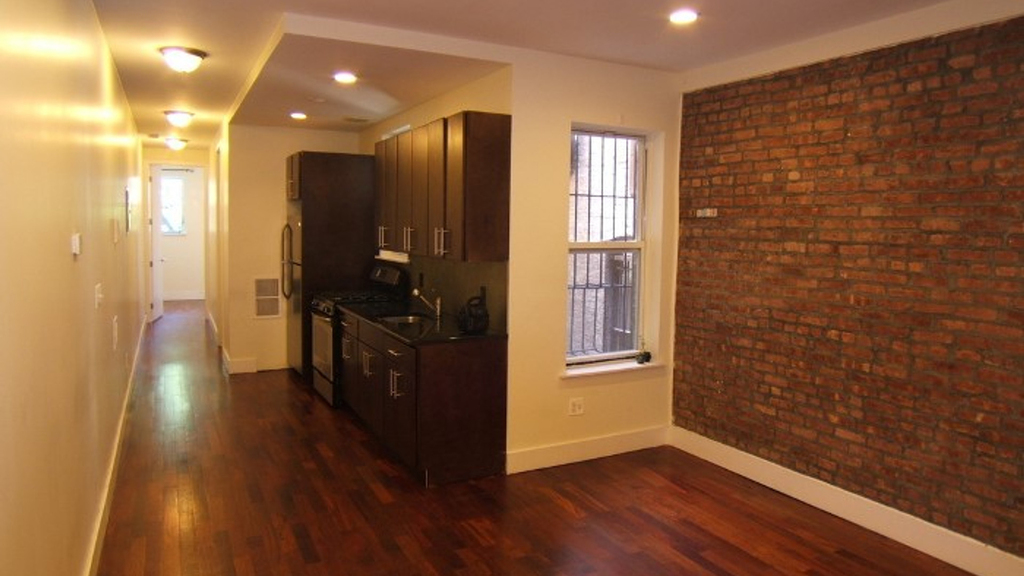 1327 Halsey St - Photo 0