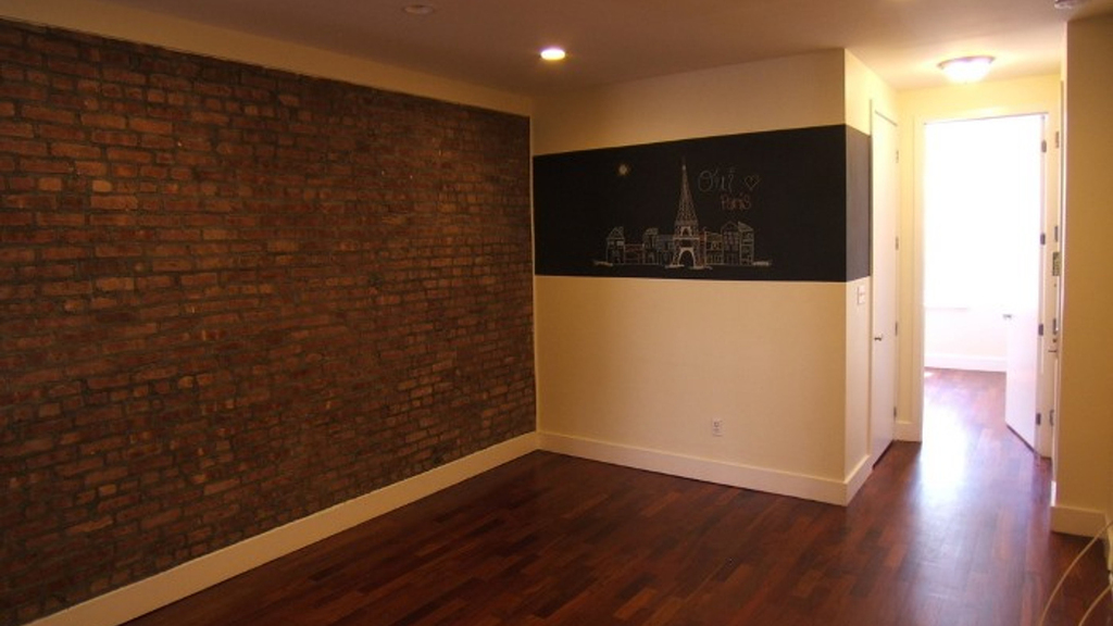 1327 Halsey St - Photo 2