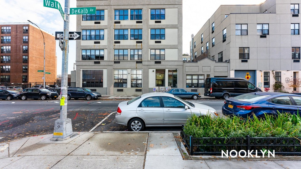566 Dekalb Ave - Photo 14