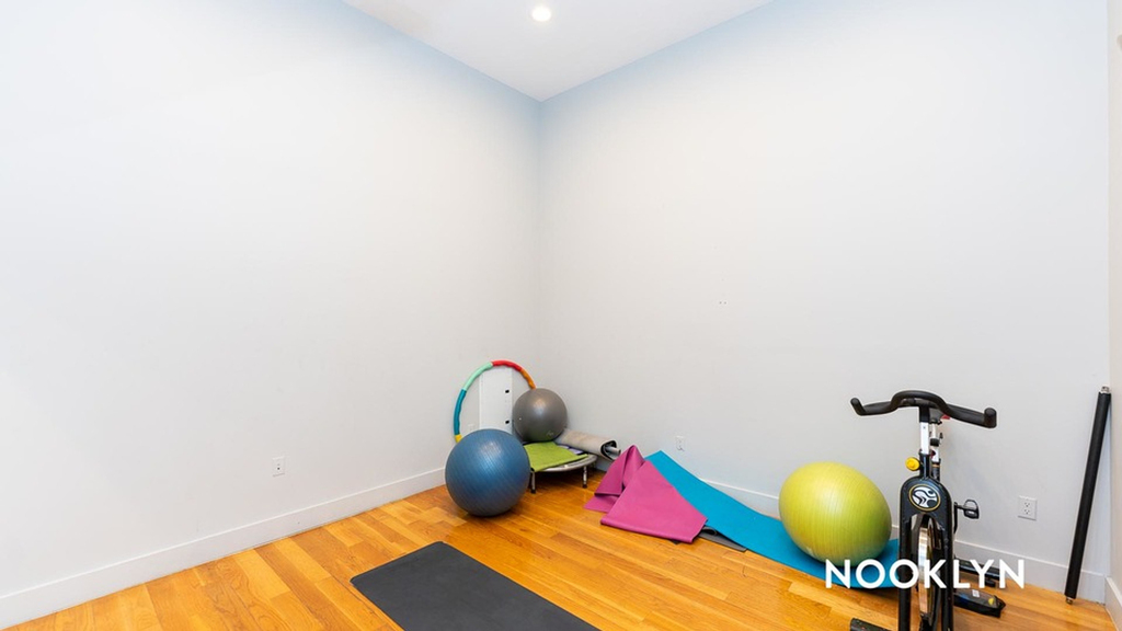 566 Dekalb Ave - Photo 17