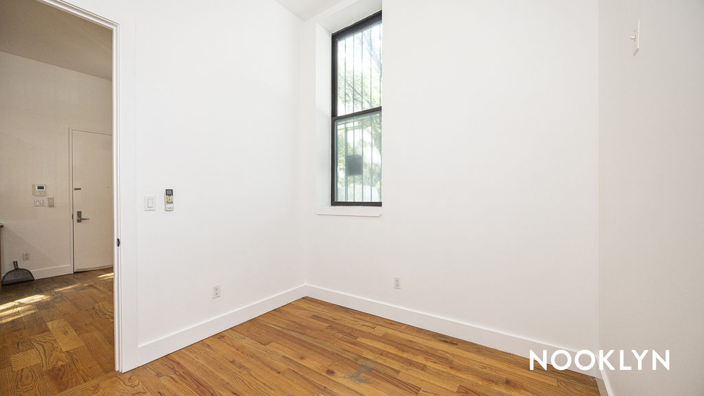 483 Evergreen Ave - Photo 10