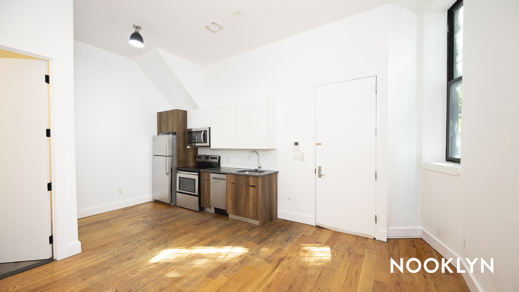 483 Evergreen Ave - Photo 1