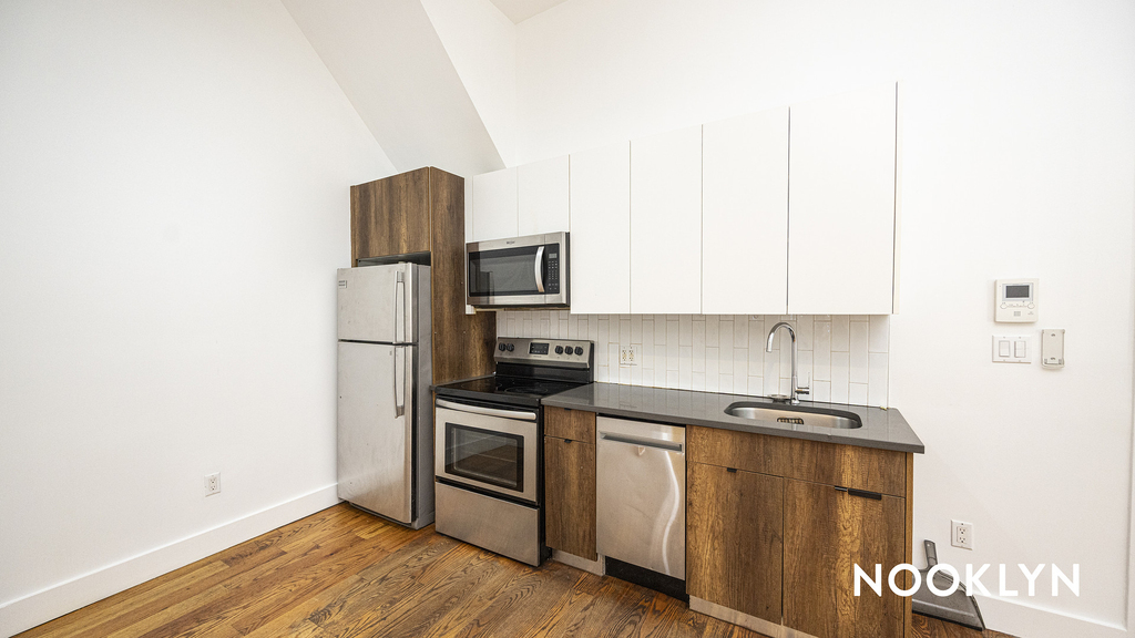 483 Evergreen Ave - Photo 5