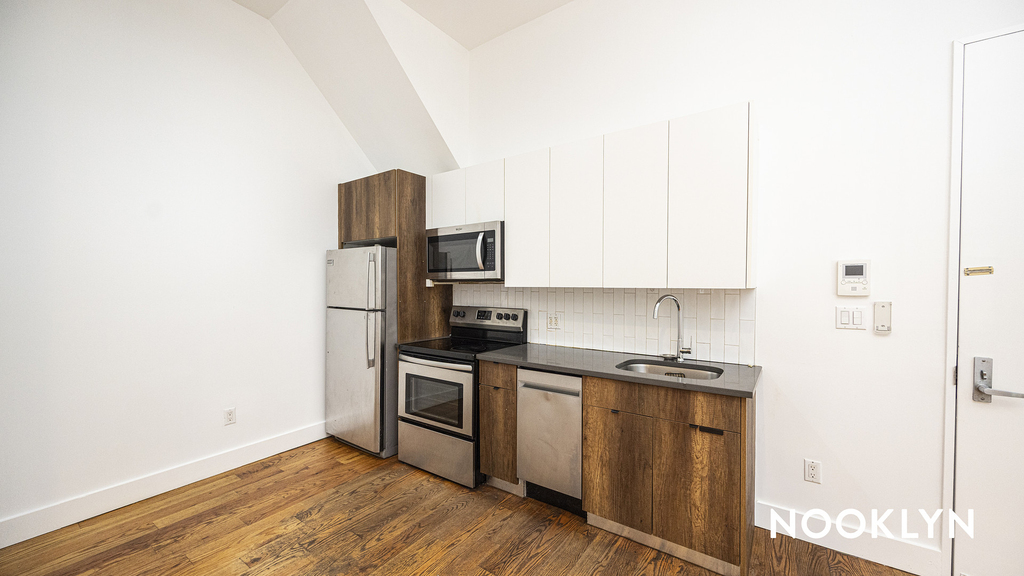 483 Evergreen Ave - Photo 3