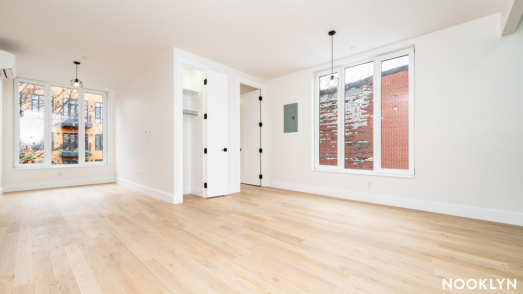 96 Moore St - Photo 2