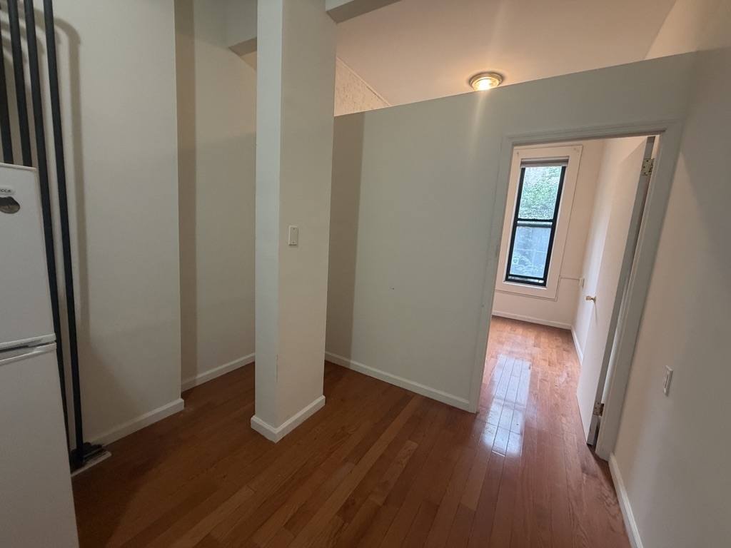 East 9th Street - Photo 2