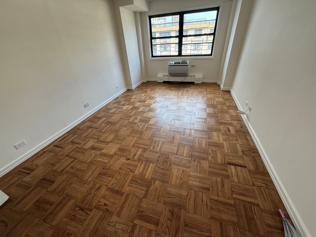 420 East 79th Street - Photo 10