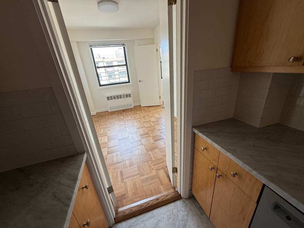 420 East 79th Street - Photo 7