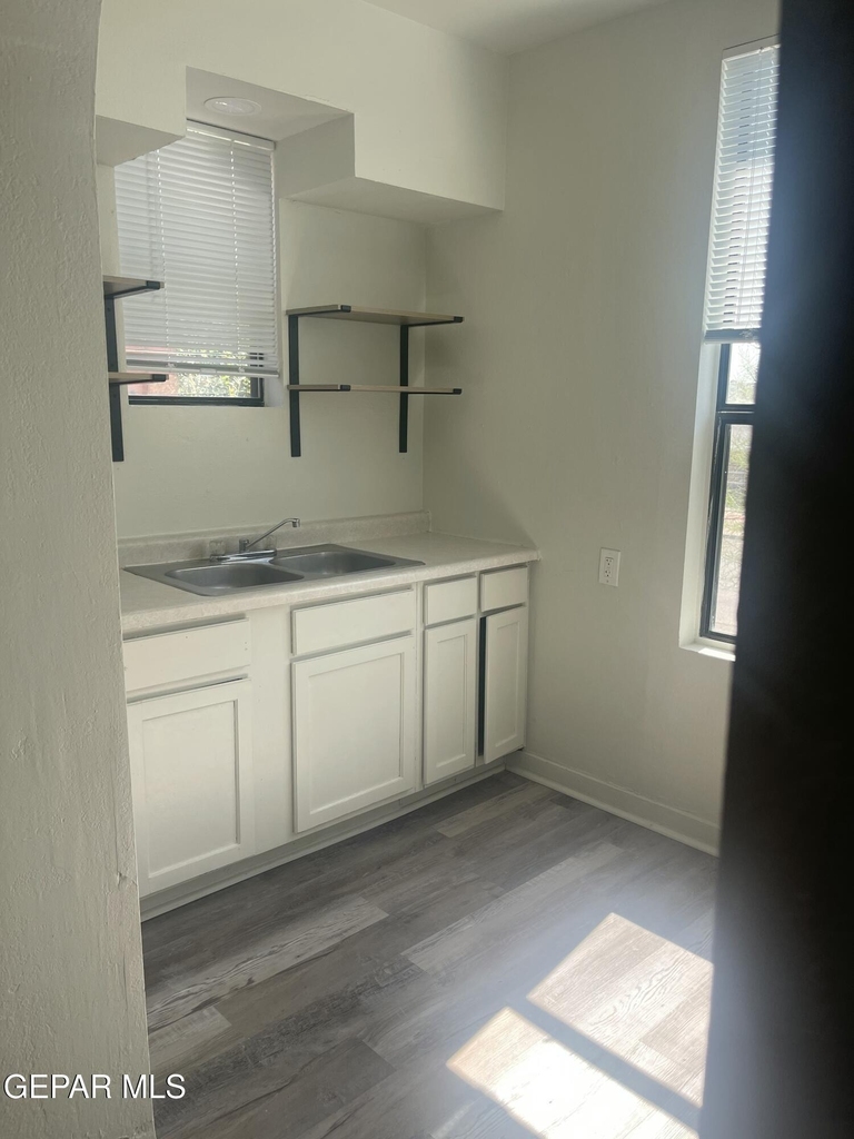1907 Arizona Avenue - Photo 11