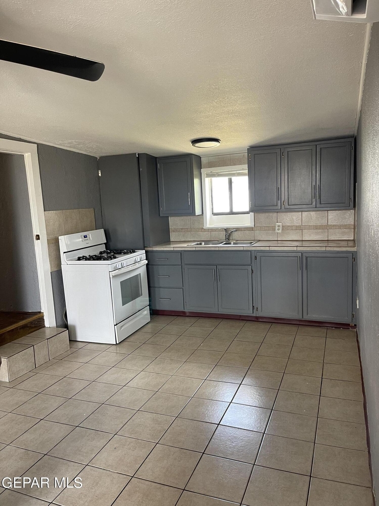 3505 Douglas - Photo 2